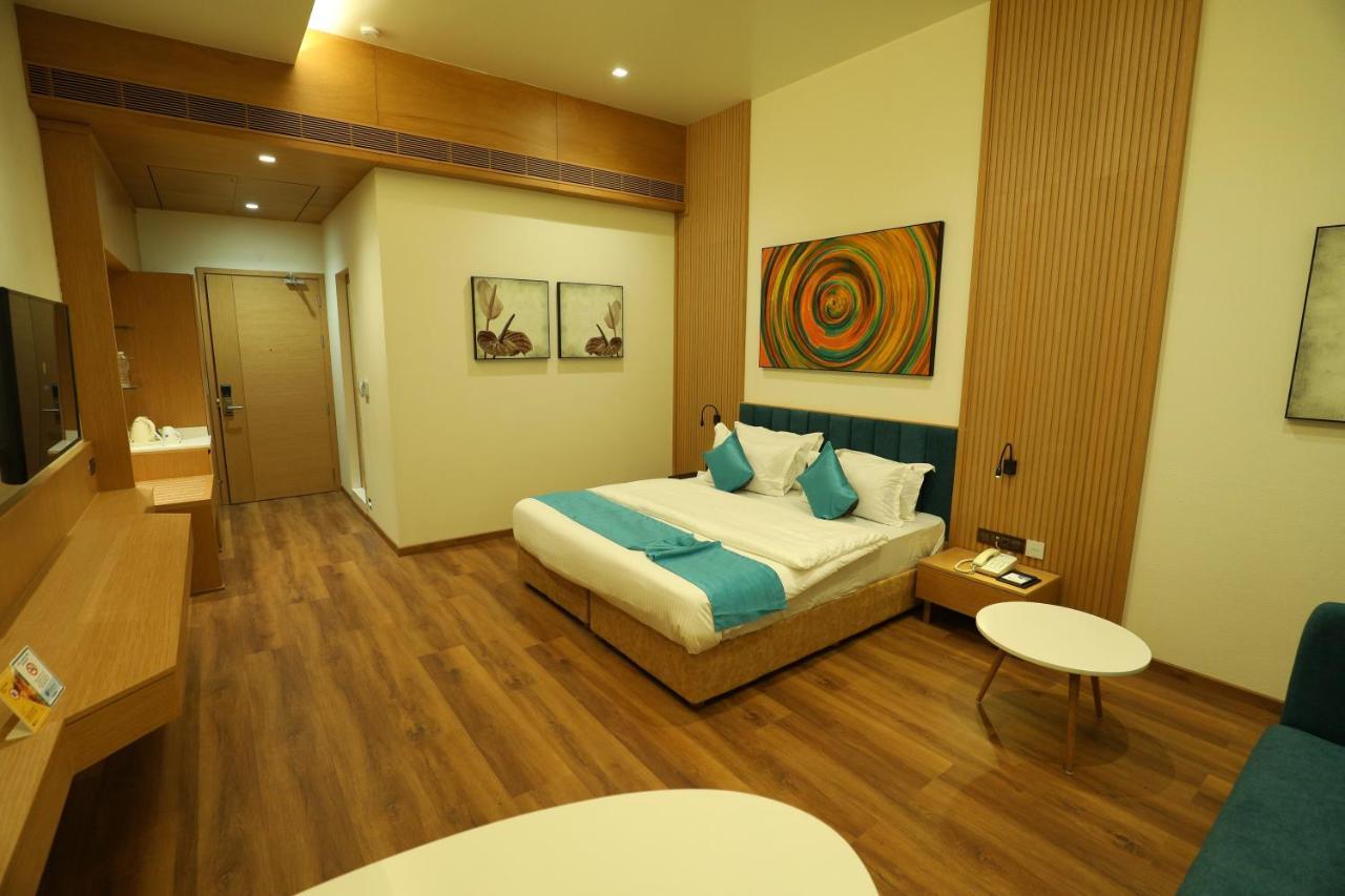 Hotel Blueivy Ānand Εξωτερικό φωτογραφία