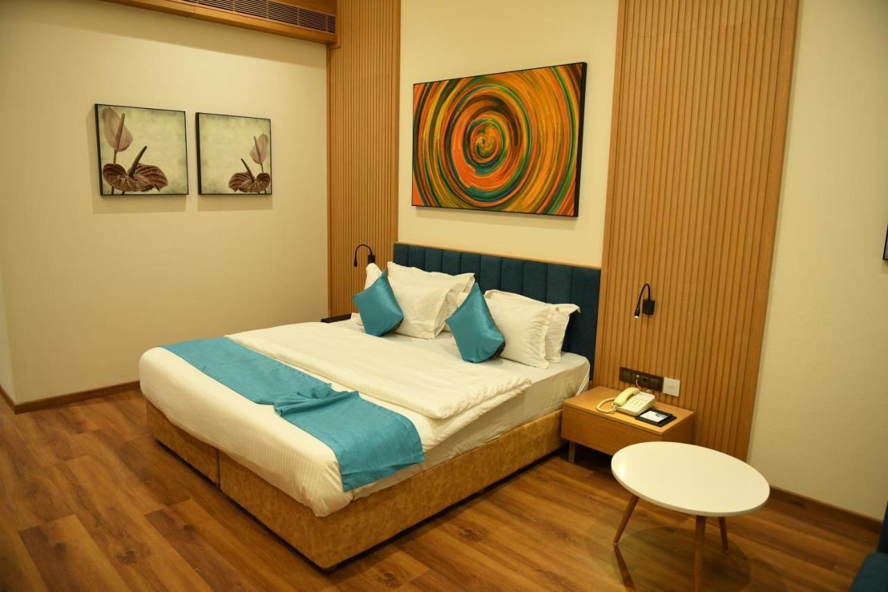Hotel Blueivy Ānand Εξωτερικό φωτογραφία