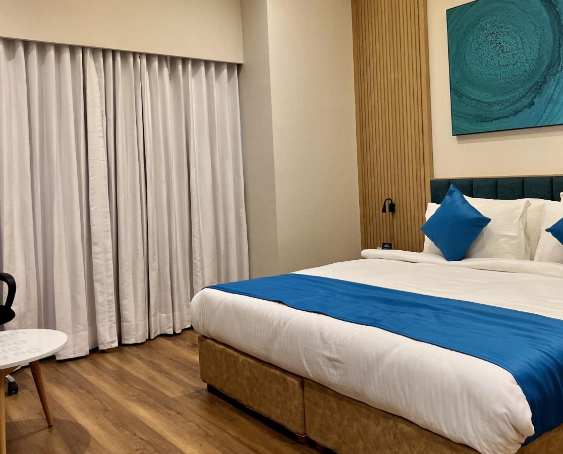 Hotel Blueivy Ānand Εξωτερικό φωτογραφία
