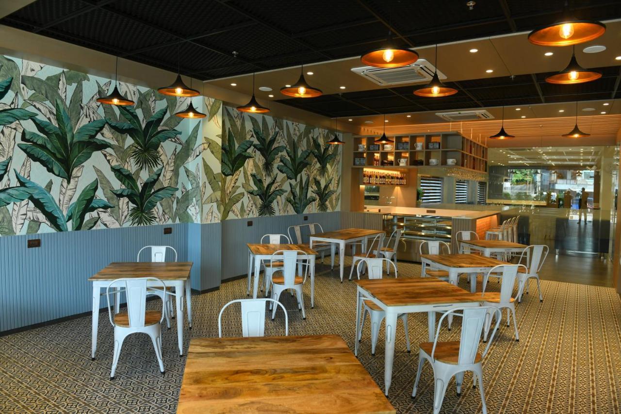 Hotel Blueivy Ānand Εξωτερικό φωτογραφία
