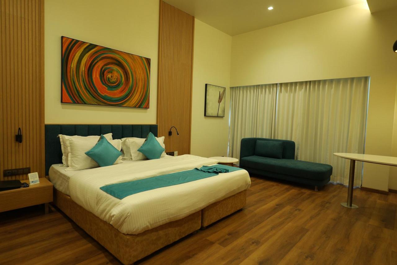 Hotel Blueivy Ānand Εξωτερικό φωτογραφία