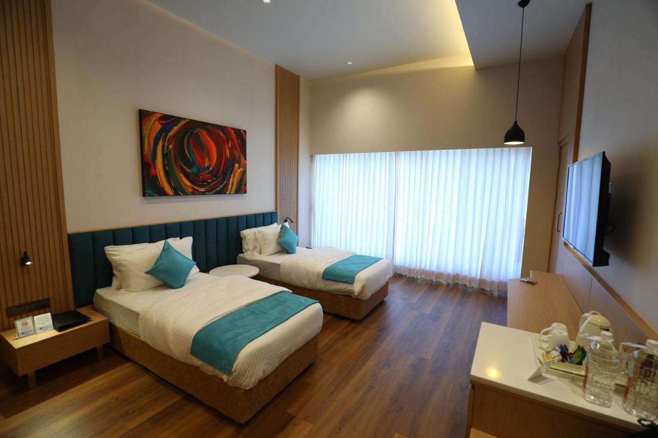 Hotel Blueivy Ānand Εξωτερικό φωτογραφία