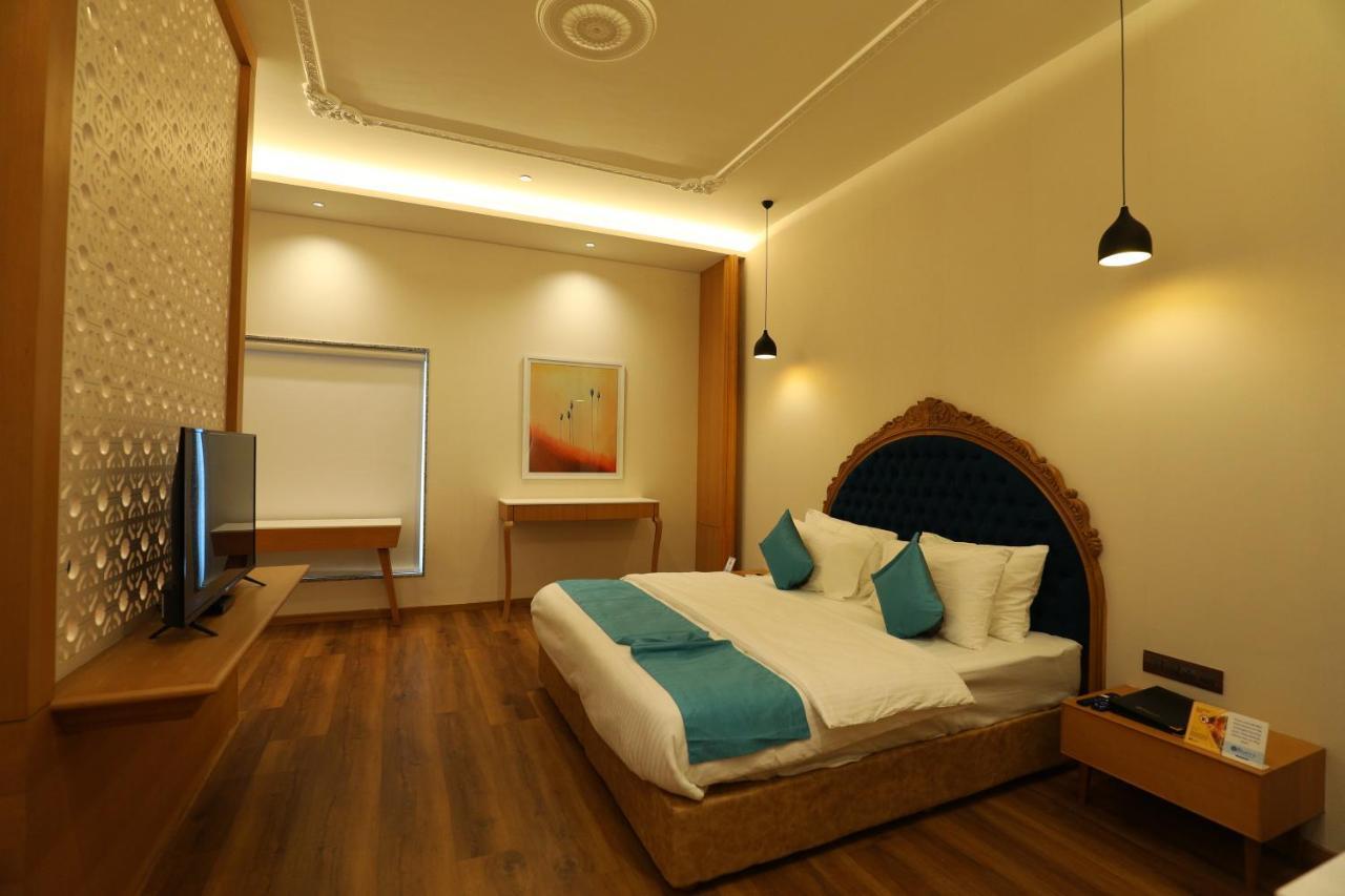 Hotel Blueivy Ānand Εξωτερικό φωτογραφία
