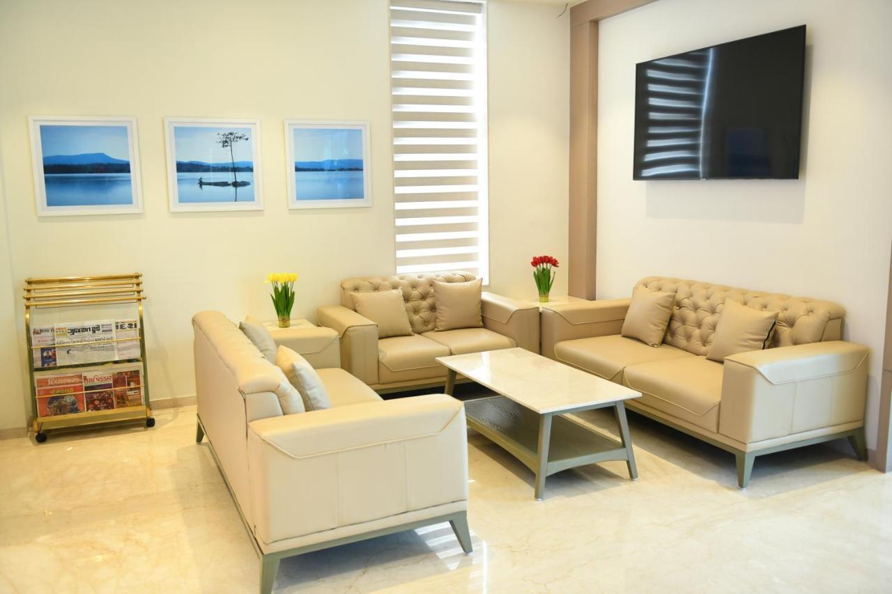 Hotel Blueivy Ānand Εξωτερικό φωτογραφία