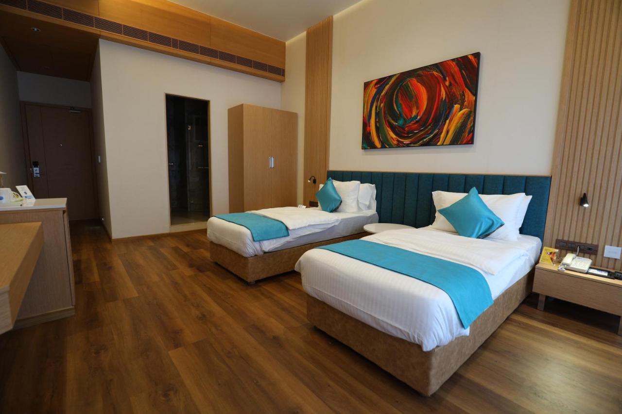 Hotel Blueivy Ānand Εξωτερικό φωτογραφία