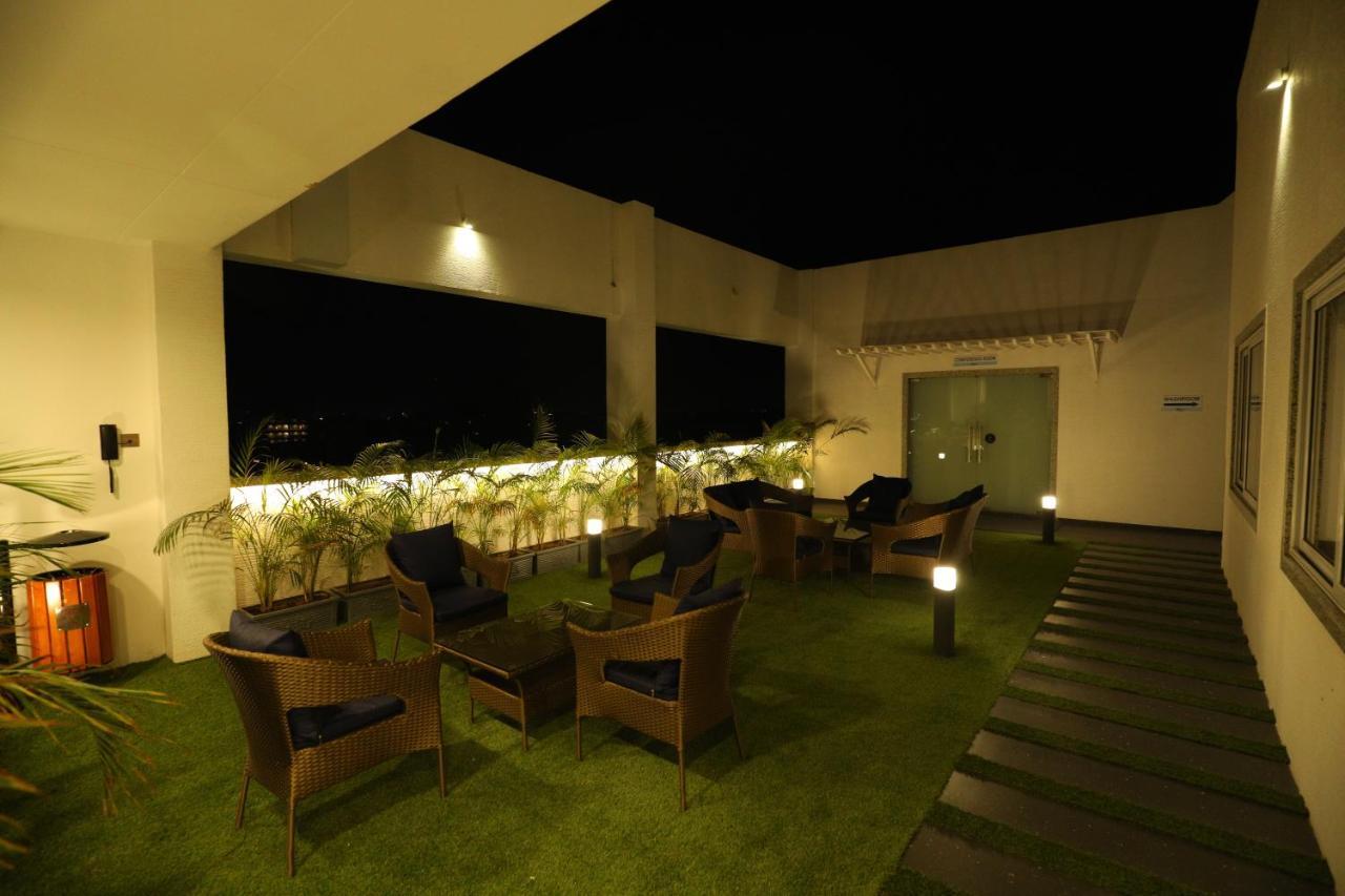 Hotel Blueivy Ānand Εξωτερικό φωτογραφία