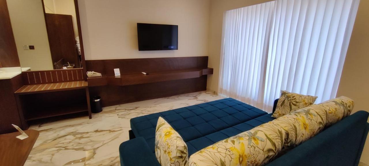 Hotel Blueivy Ānand Εξωτερικό φωτογραφία